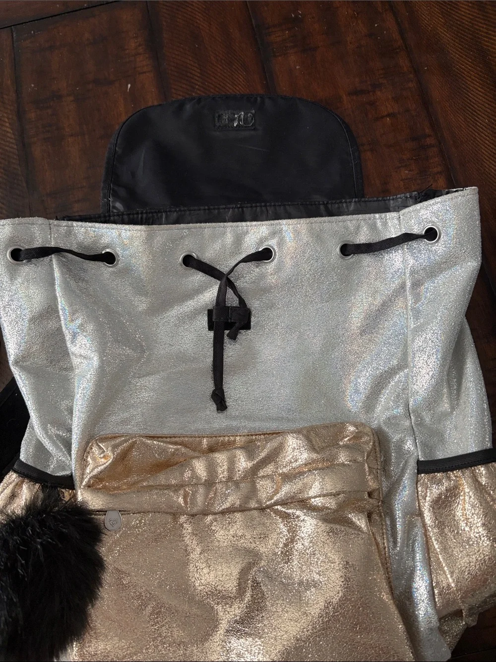 Justice: Black, Silver & Gold Backpack & Lunchbox Set